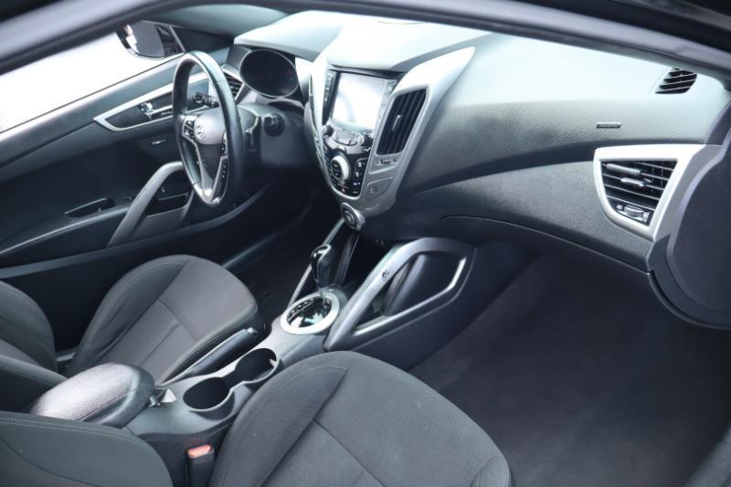 Hyundai Veloster Base 6MT 2017