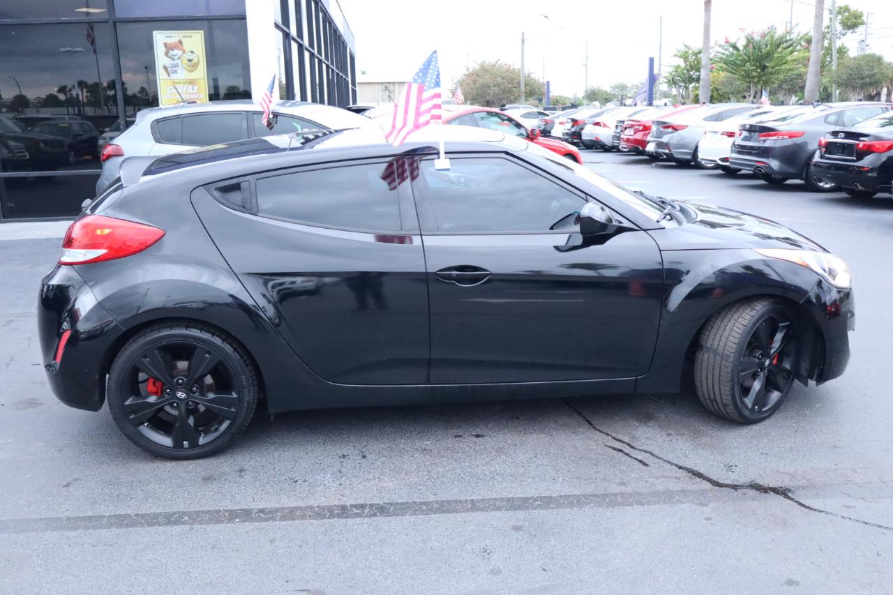 Hyundai Veloster Base 6MT 2017