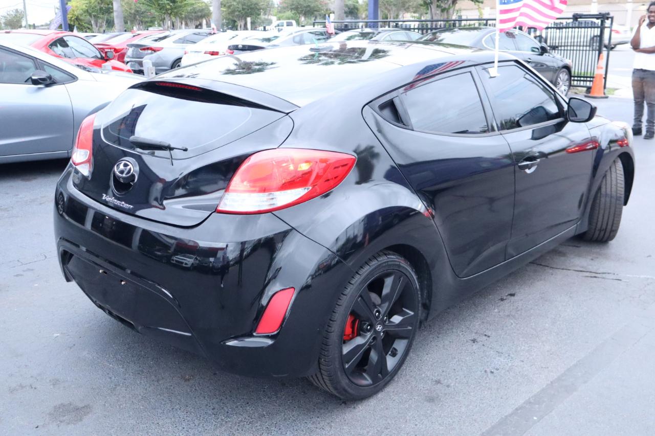 Hyundai Veloster Base 6MT 2017