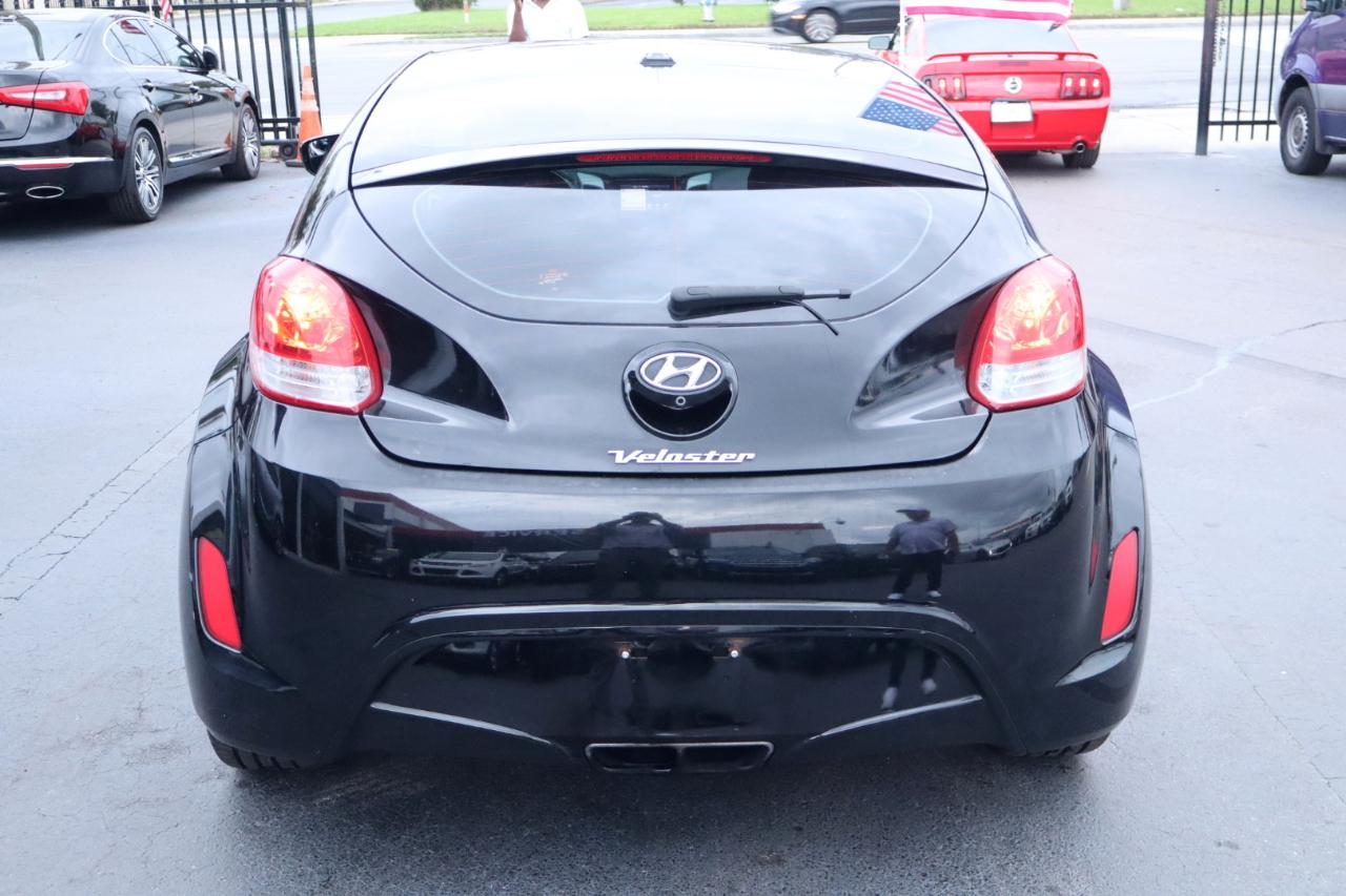 Hyundai Veloster Base 6MT 2017