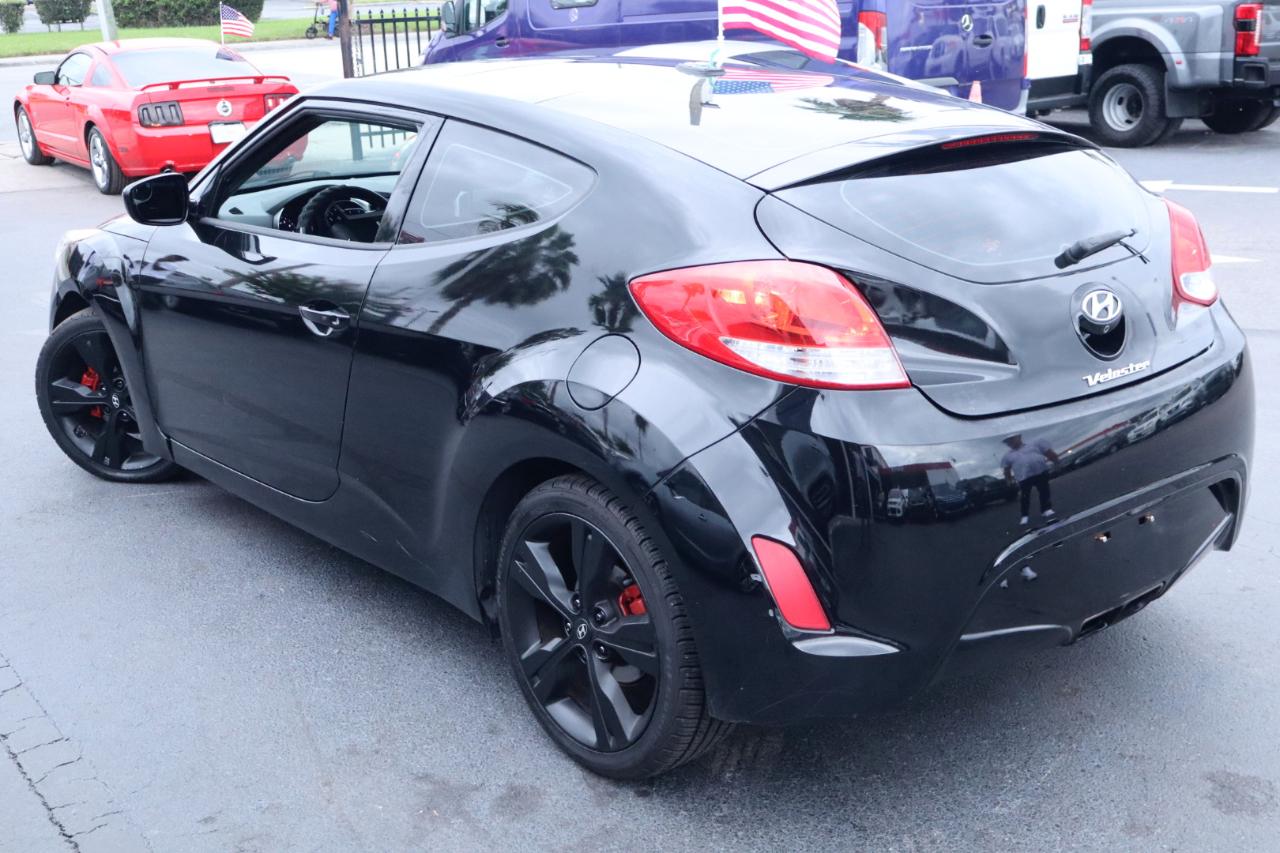 Hyundai Veloster Base 6MT 2017