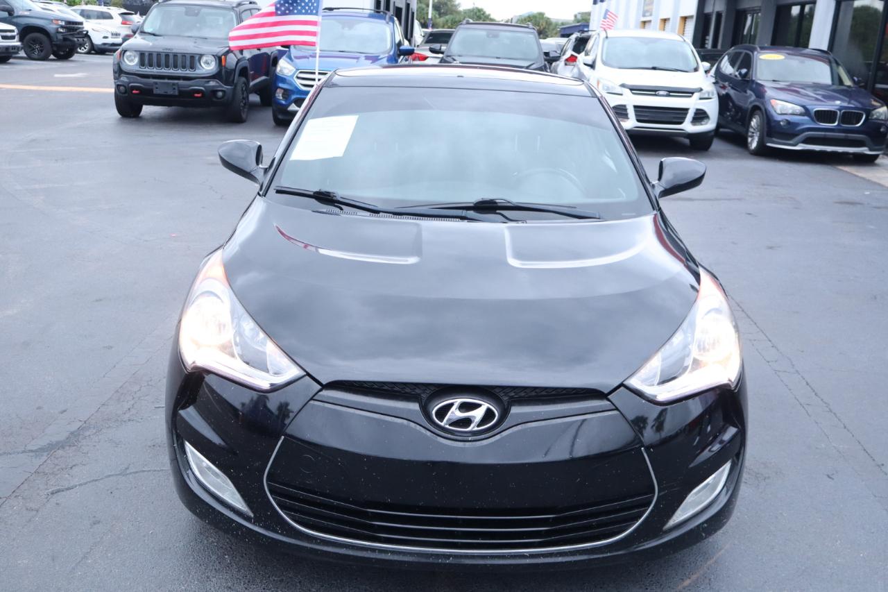 Hyundai Veloster Base 6MT 2017