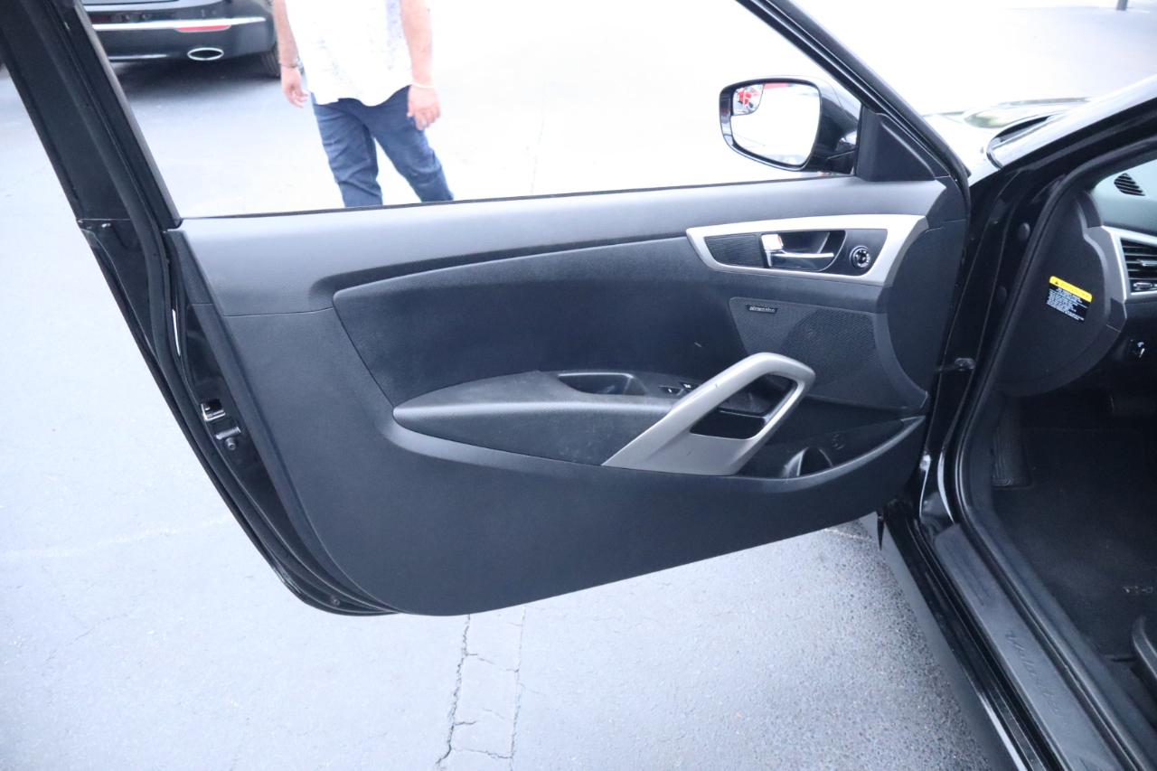 Hyundai Veloster Base 6MT 2017