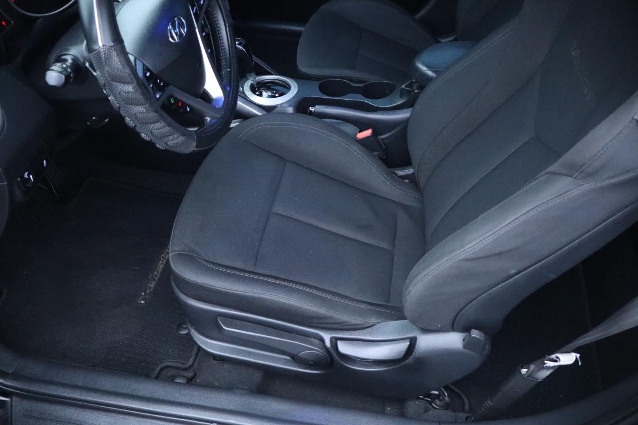 Hyundai Veloster Base 6MT 2017