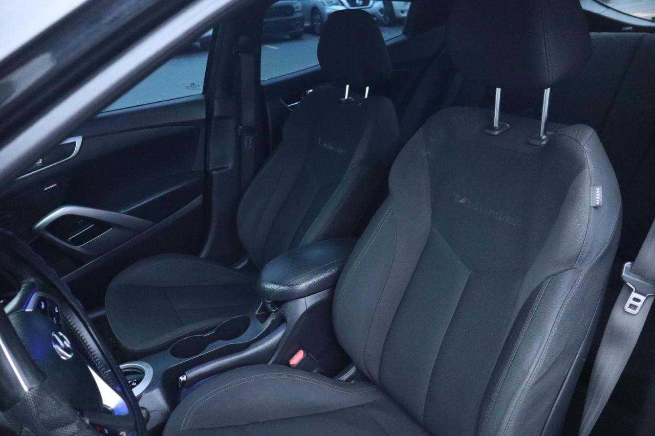 Hyundai Veloster Base 6MT 2017