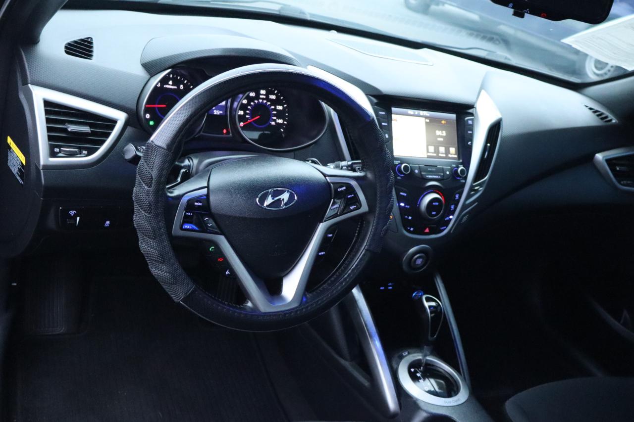 Hyundai Veloster Base 6MT 2017