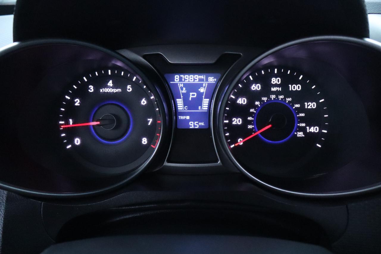 Hyundai Veloster Base 6MT 2017