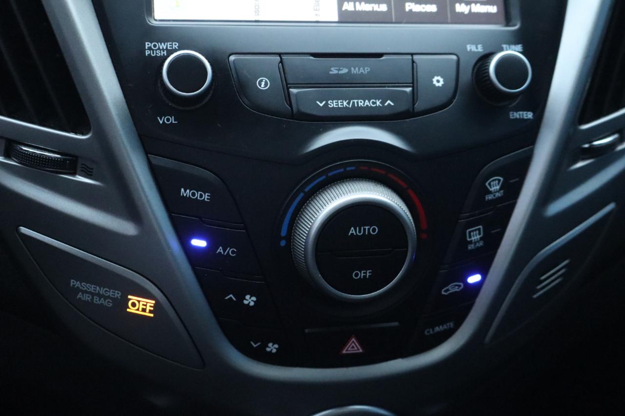 Hyundai Veloster Base 6MT 2017