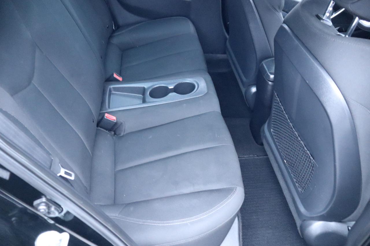 Hyundai Veloster Base 6MT 2017