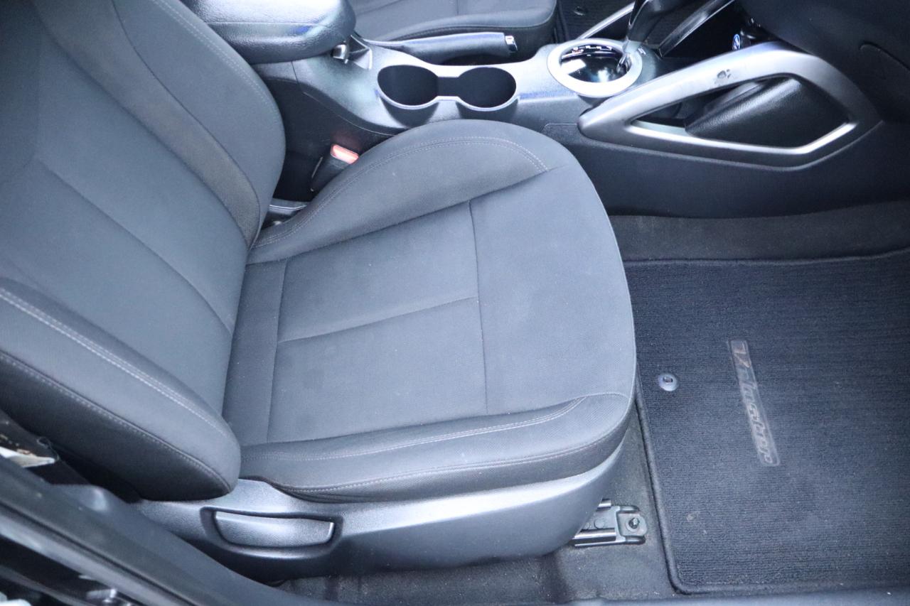 Hyundai Veloster Base 6MT 2017