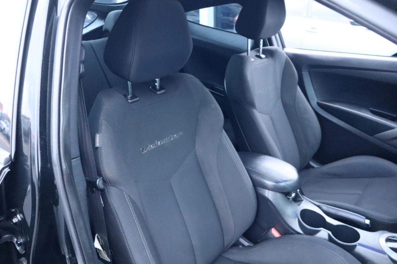 Hyundai Veloster Base 6MT 2017
