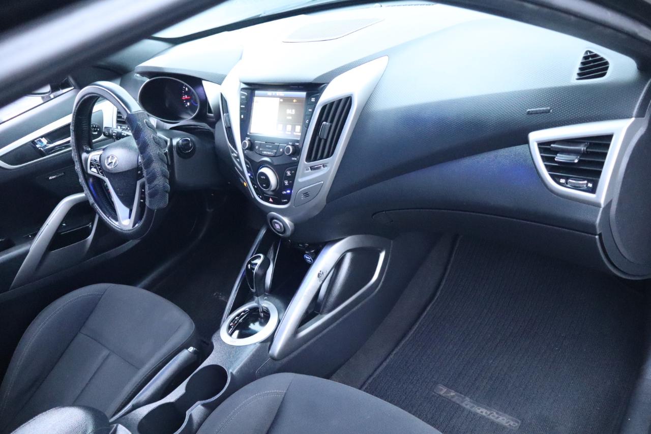 Hyundai Veloster Base 6MT 2017