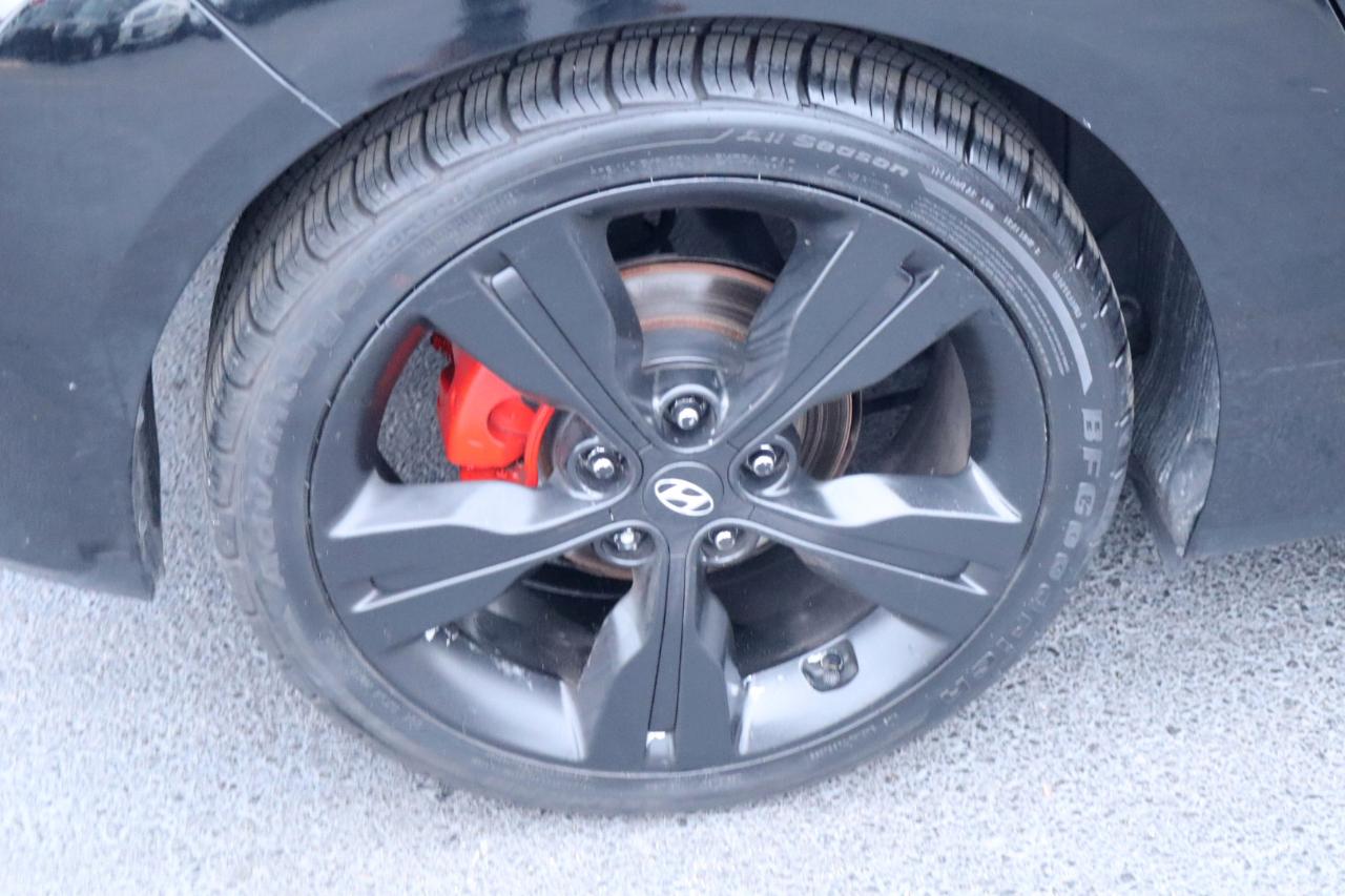 Hyundai Veloster Base 6MT 2017