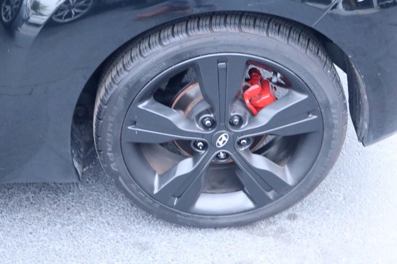Hyundai Veloster Base 6MT 2017