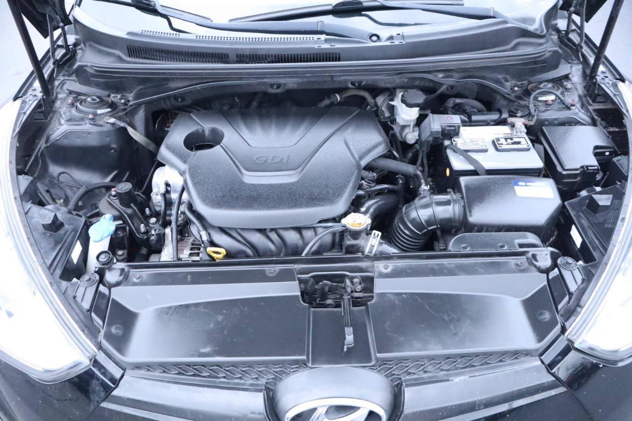 Hyundai Veloster Base 6MT 2017