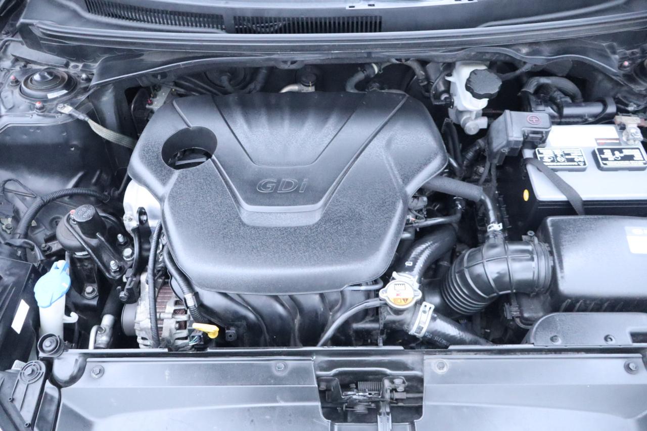 Hyundai Veloster Base 6MT 2017