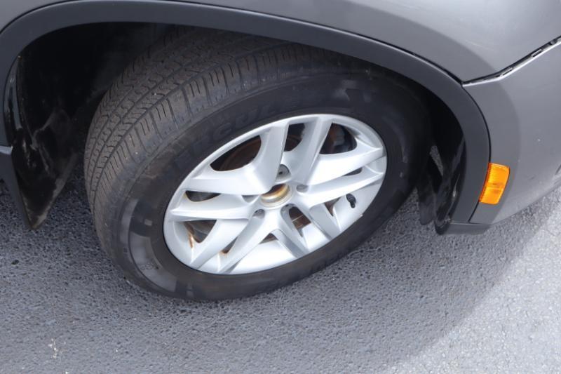 Volkswagen Tiguan S 4Motion 2011