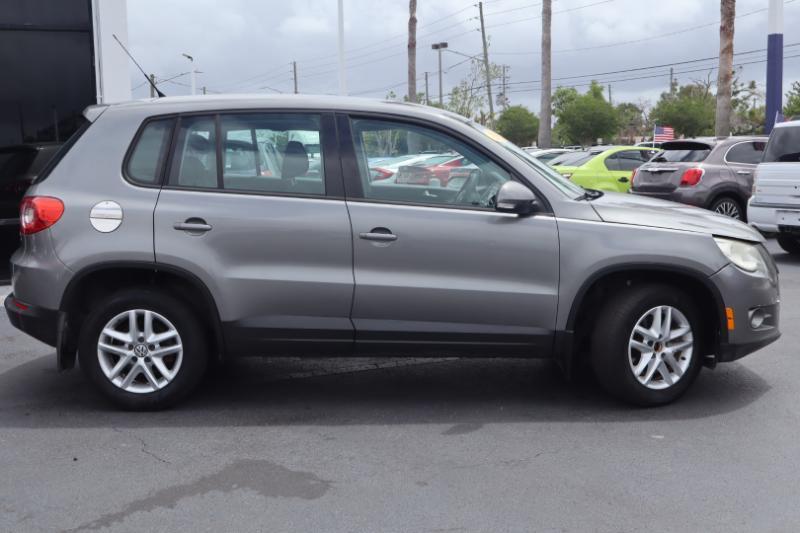 Volkswagen Tiguan S 4Motion 2011