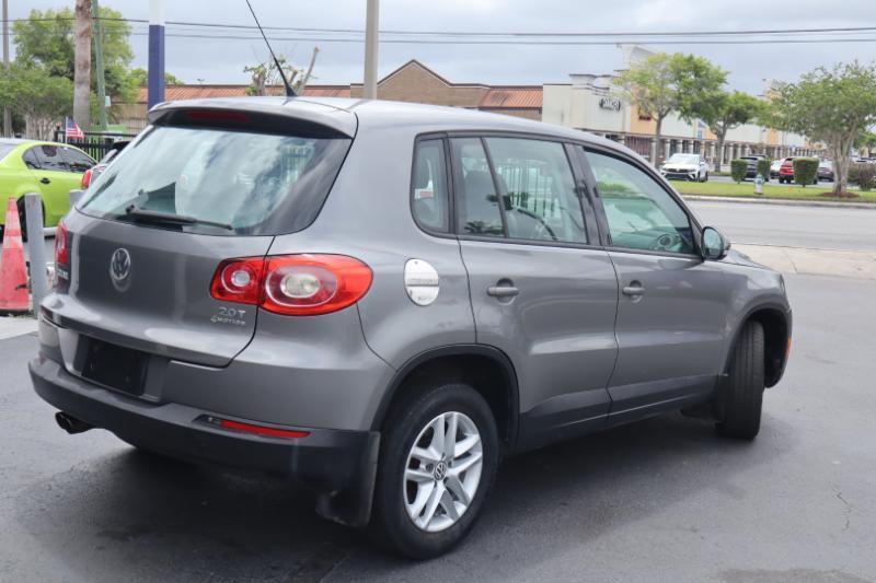 Volkswagen Tiguan S 4Motion 2011