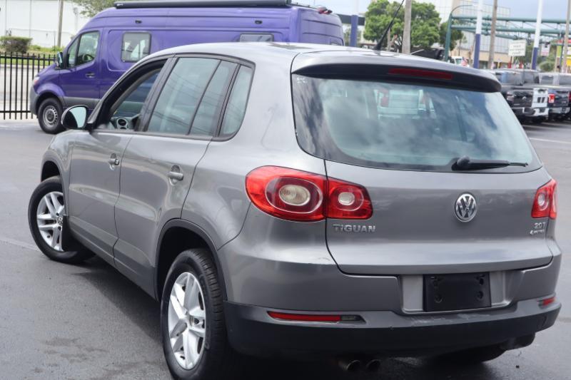 Volkswagen Tiguan S 4Motion 2011