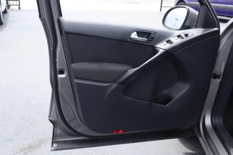 Volkswagen Tiguan S 4Motion 2011