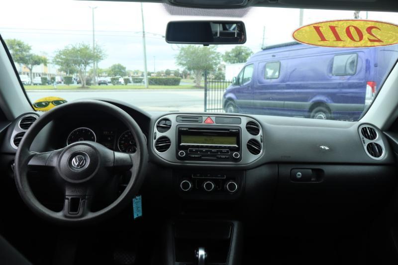 Volkswagen Tiguan S 4Motion 2011