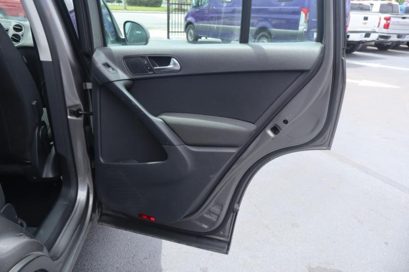 Volkswagen Tiguan S 4Motion 2011