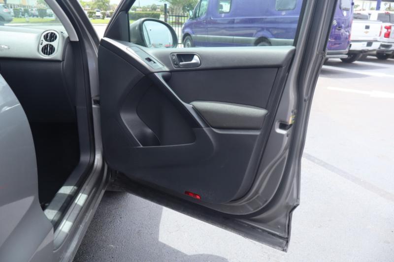 Volkswagen Tiguan S 4Motion 2011