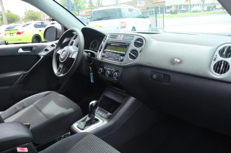 Volkswagen Tiguan S 4Motion 2011
