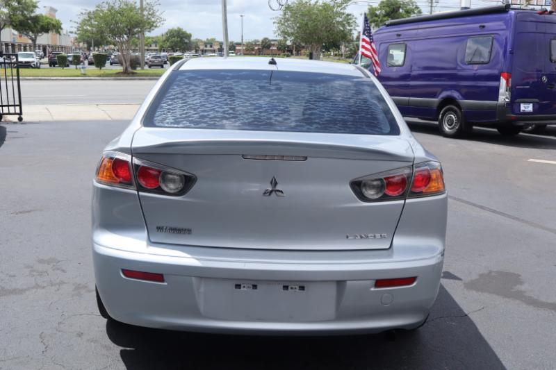 Mitsubishi Lancer ES CVT 2015