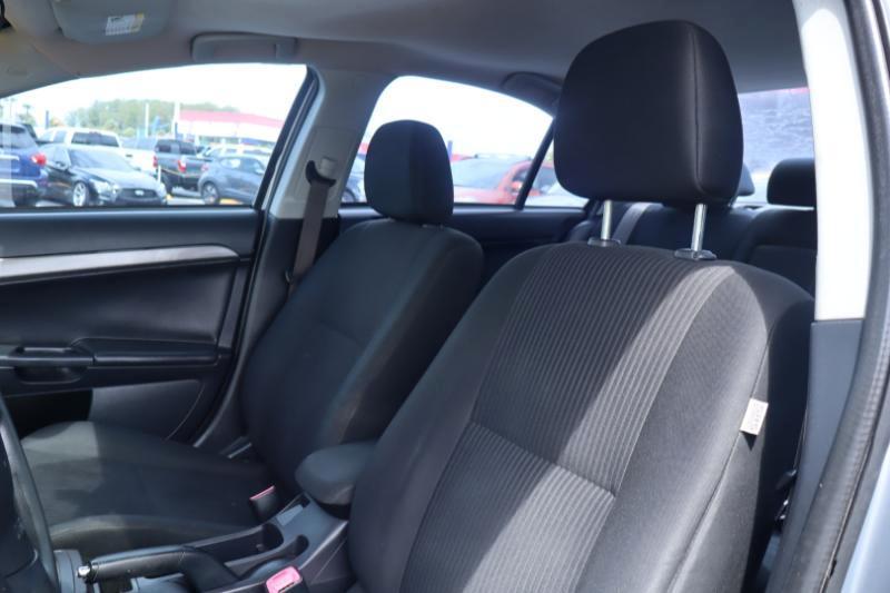 Mitsubishi Lancer ES CVT 2015