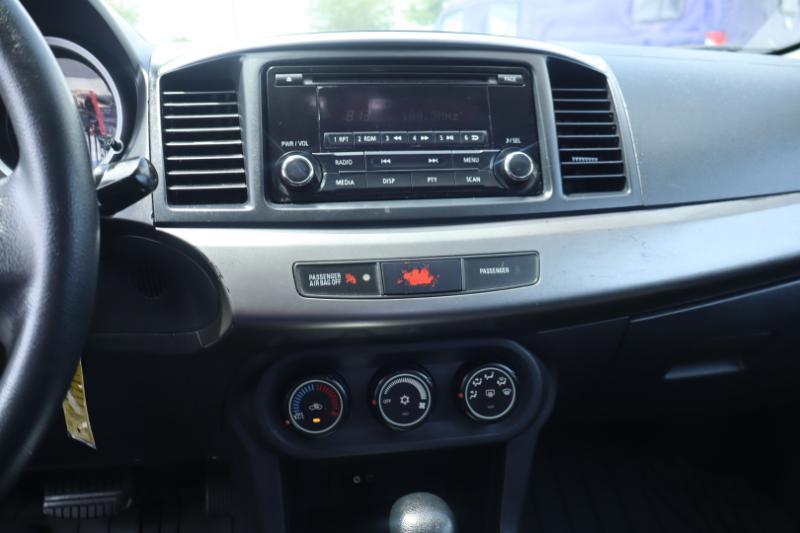 Mitsubishi Lancer ES CVT 2015