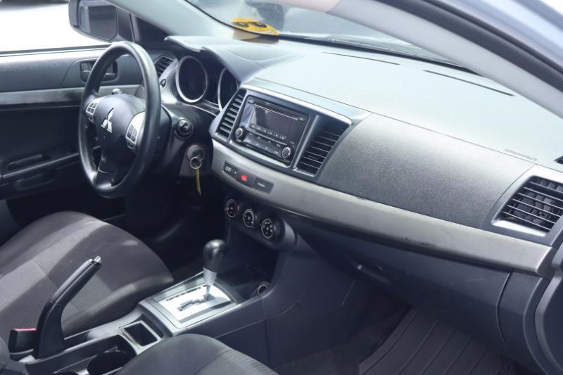 Mitsubishi Lancer ES CVT 2015