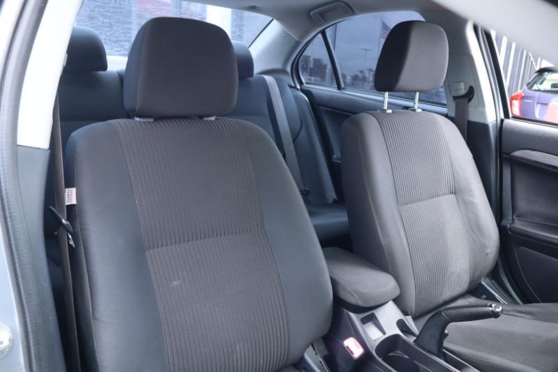 Mitsubishi Lancer ES CVT 2015