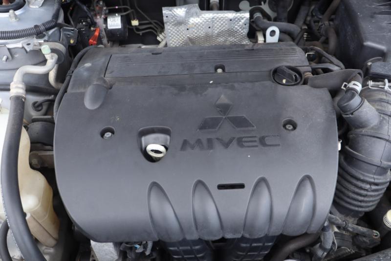 Mitsubishi Lancer ES CVT 2015