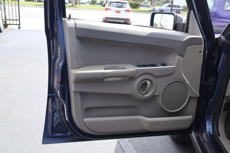 Jeep Commander 2WD 2006