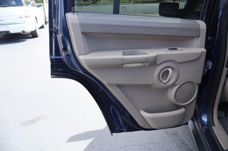 Jeep Commander 2WD 2006