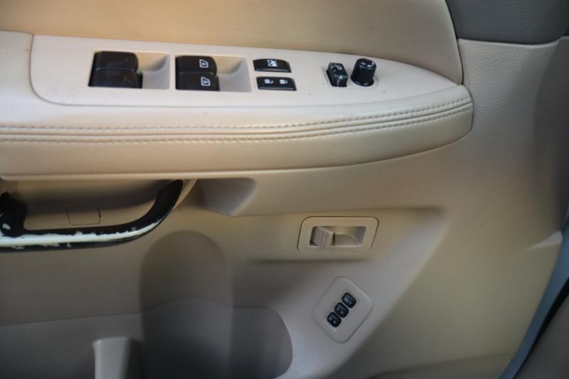 Nissan Armada SL 4WD 2012