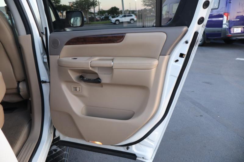 Nissan Armada SL 4WD 2012