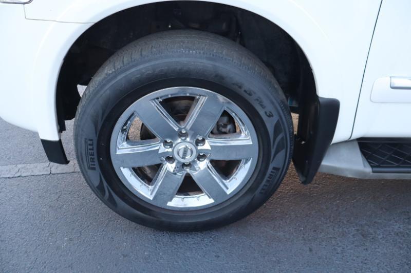 Nissan Armada SL 4WD 2012