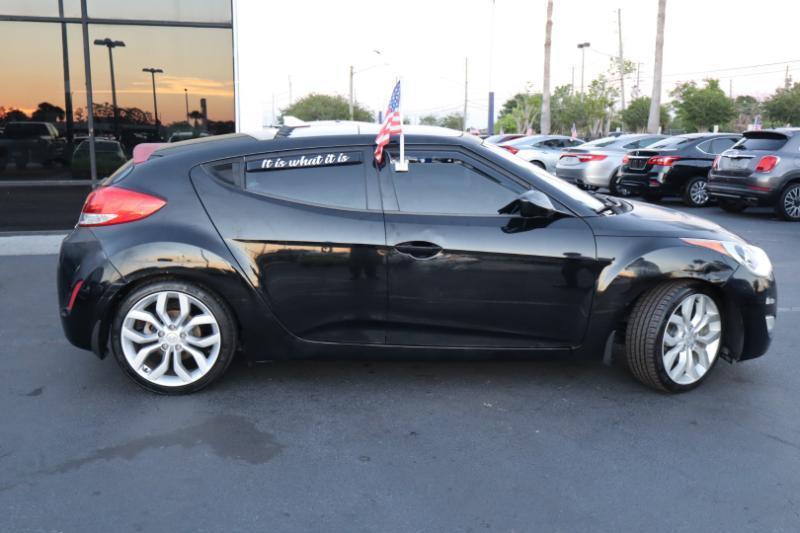 Hyundai Veloster Base 2013