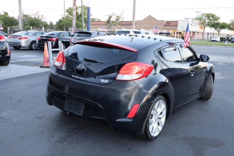 Hyundai Veloster Base 2013