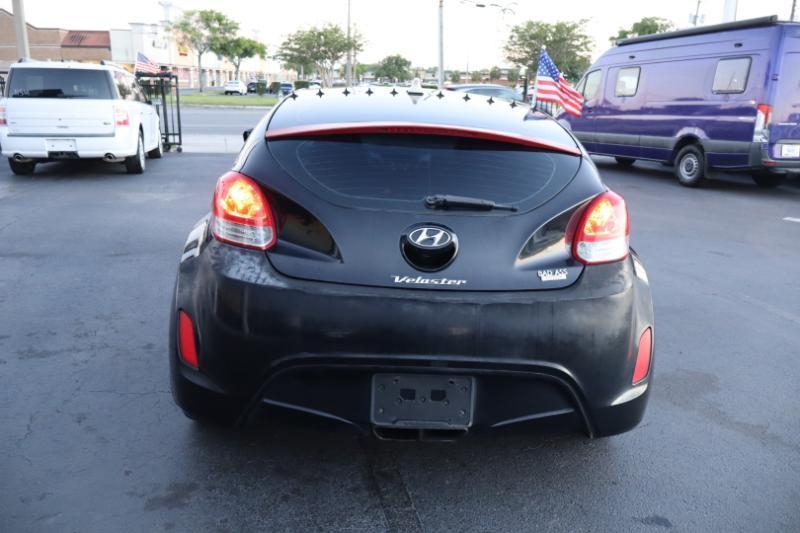 Hyundai Veloster Base 2013