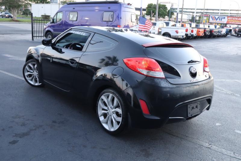 Hyundai Veloster Base 2013