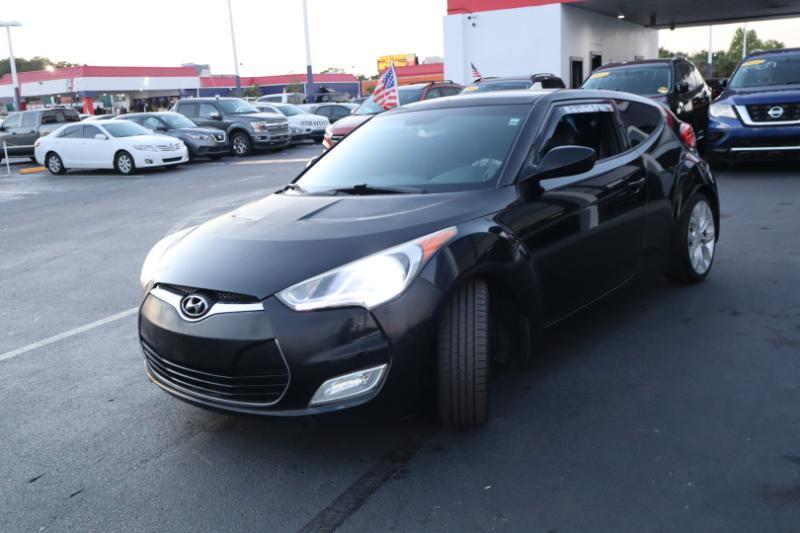 Hyundai Veloster Base 2013