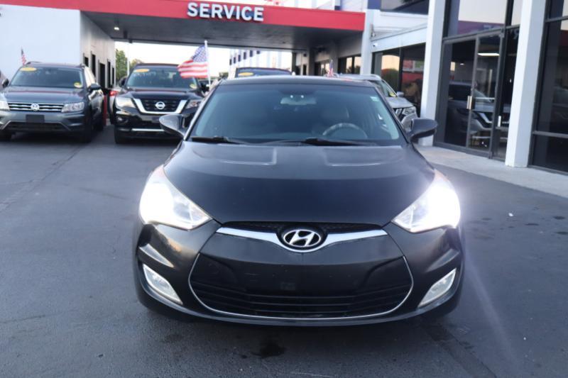 Hyundai Veloster Base 2013