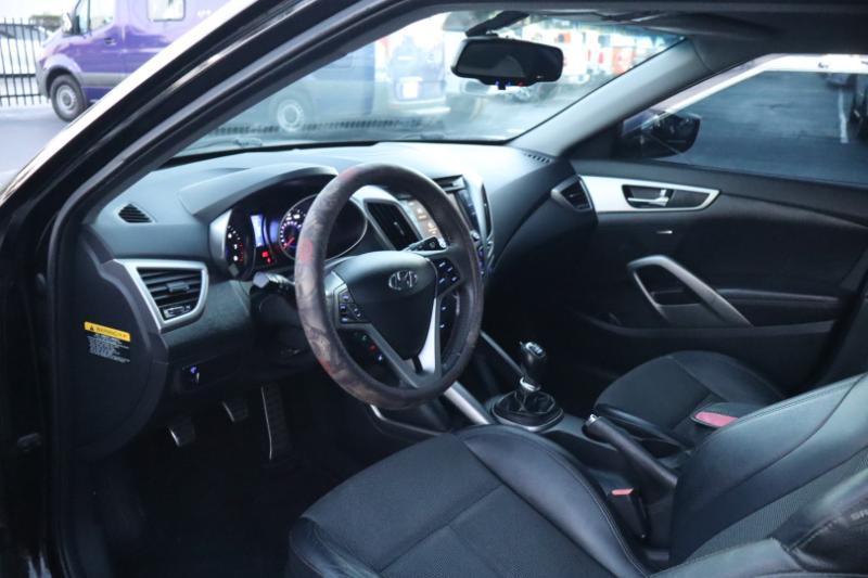 Hyundai Veloster Base 2013