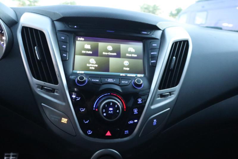 Hyundai Veloster Base 2013