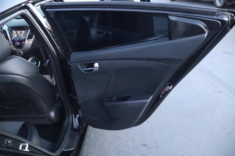 Hyundai Veloster Base 2013