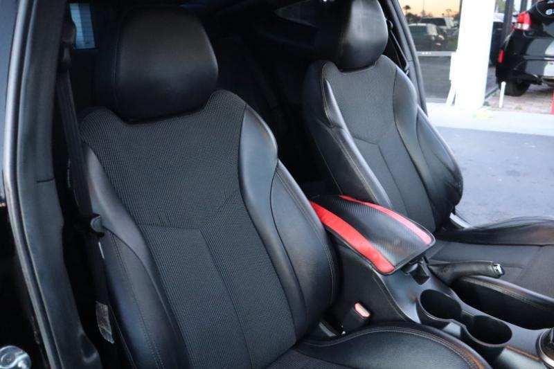 Hyundai Veloster Base 2013